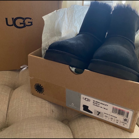 📌📌📌SOLD 📌📌📌 Ugg Mini Bailey Bow II - Picture 7 of 10